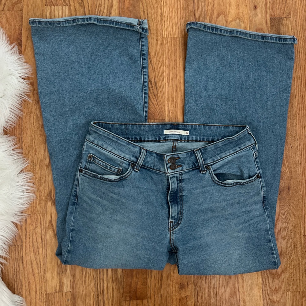 Levi’s blue bootcut jeans size 32